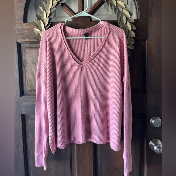 Gently worn- super soft pink oversized sweater - Picture 1 of 3